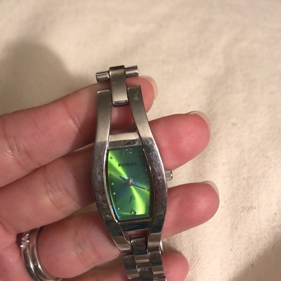 Iridescent green and blue face Fossil bracelet watch - Picture 3 of 16